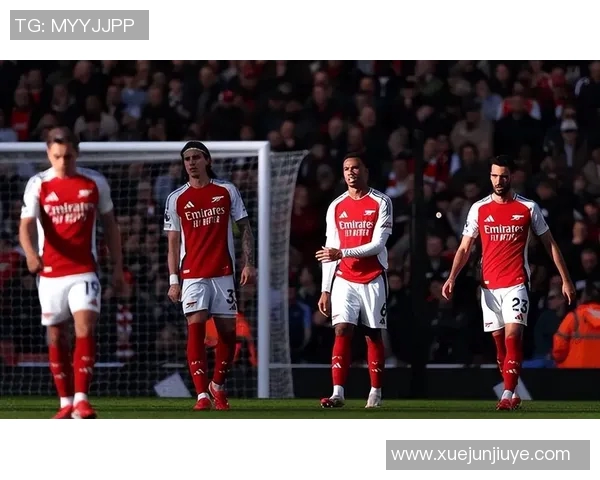 曼联暂居英超积分榜首，切尔西领先利物浦5分却丢失前四